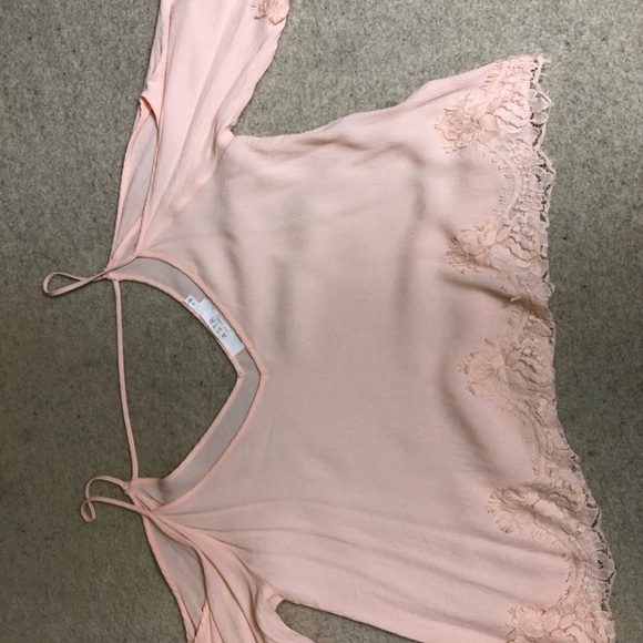 ASTR rose gold cold shoulder open back blouse - Picture 4 of 5